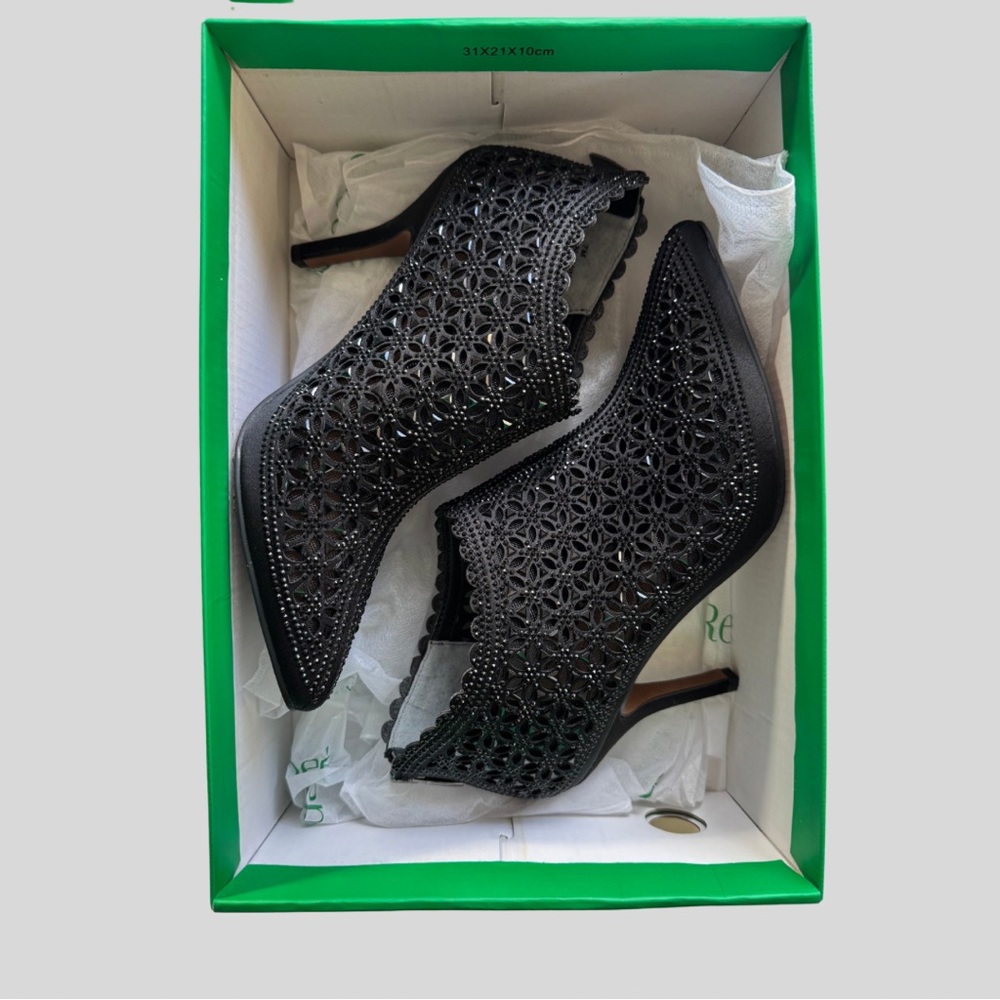 J. Reneé Nishita sparkly black rhinestone ankle booties size 7